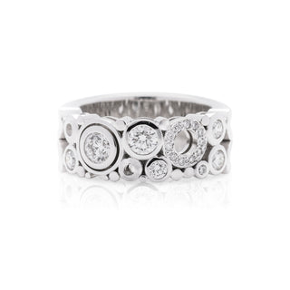 18ct white gold diamond dress ring, medium diamond cabonated ring